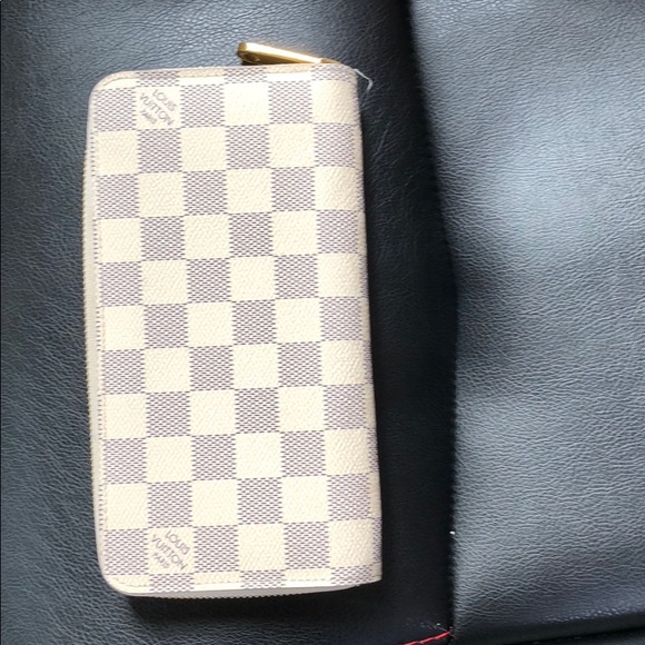 LV Continental 🌺Collection🌺 Authentic Wallet. - Picture 4 of 8